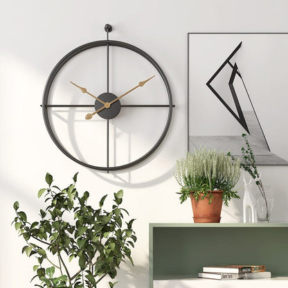 Veľké nástenné hodiny s geometrickým kovovým dizajnom a tichým mechanizmom