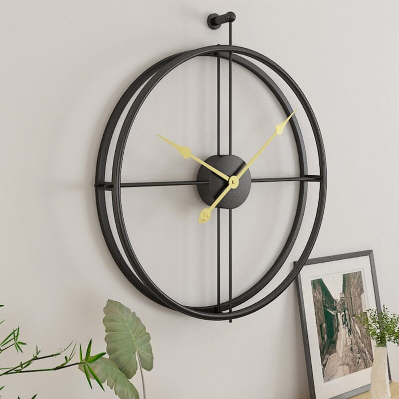 Veľké nástenné hodiny s geometrickým kovovým dizajnom a tichým mechanizmom