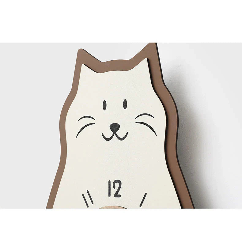 Reloj de pared mecedor con forma de gato de madera color crema - Elegancia moderna y silenciosa