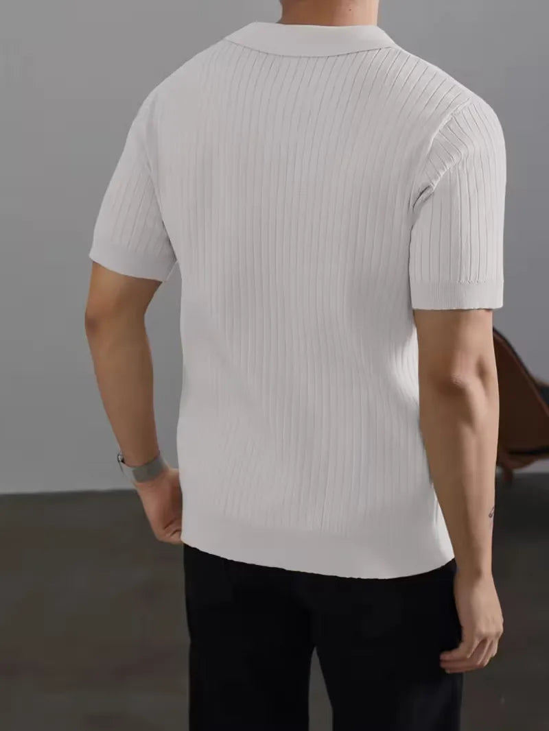 Polo à col en V avec texture côtelée