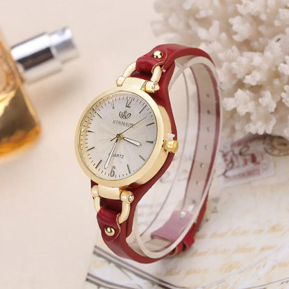Orologio da donna al quarzo con quadrante inciso e cinturino in pelle vegana