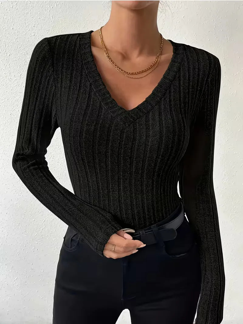Long-sleeve with V-neck and ribbed texture