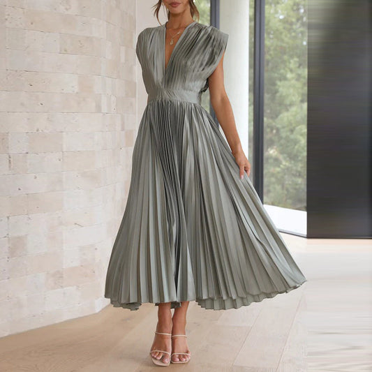Elegantes ärmelloses Sommerkleid mit V-Ausschnitt