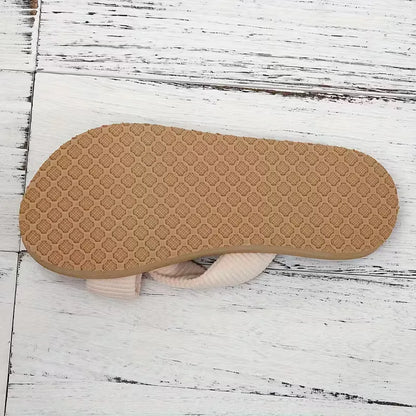 Flat sandals with bow and beads