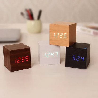 Sveglia digitale in legno con display LED – minimalista e moderna