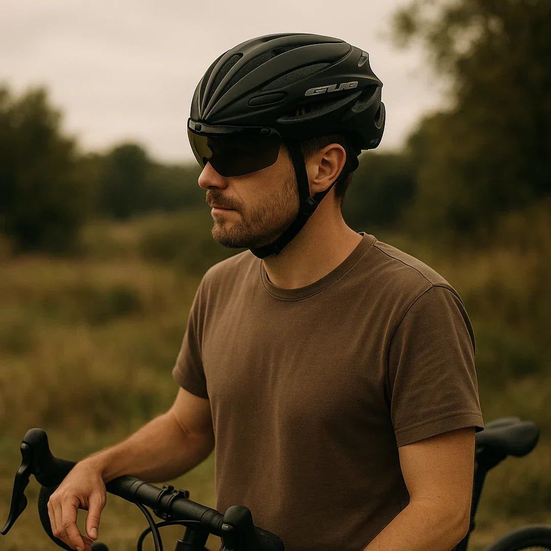 Fahrradhelm | integrierte Brille, Visier | schwarz, belüftet