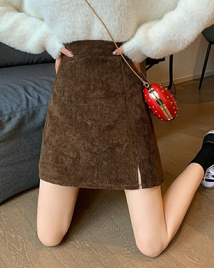 Stylish Mini Skirt with High Waist and Split Detail