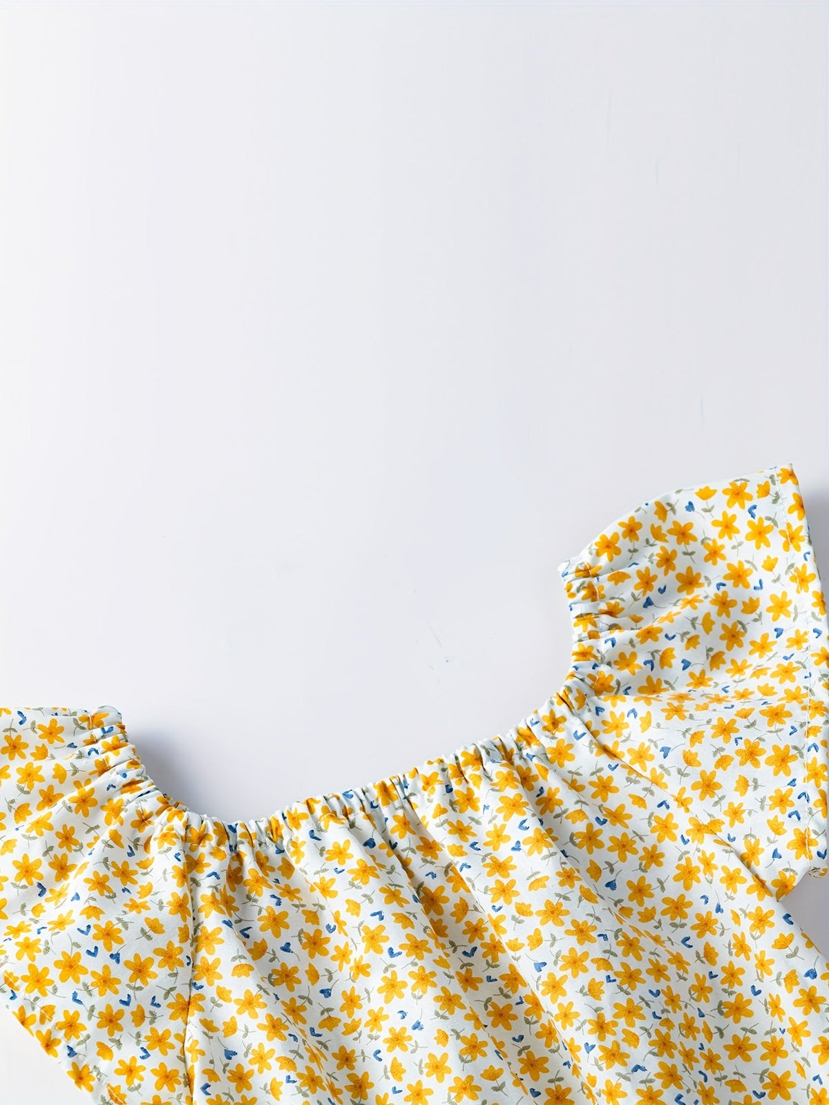 Baby romper with floral pattern – Soft cotton and comfortable