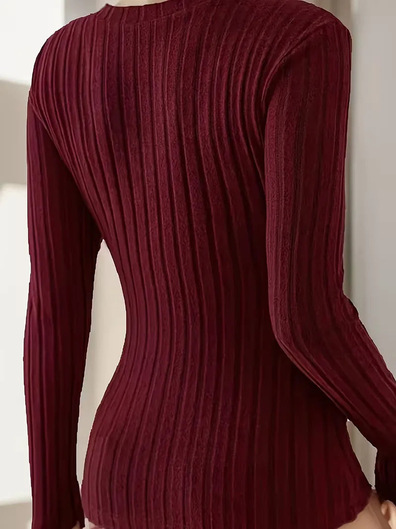 Long-sleeve with V-neck and ribbed texture