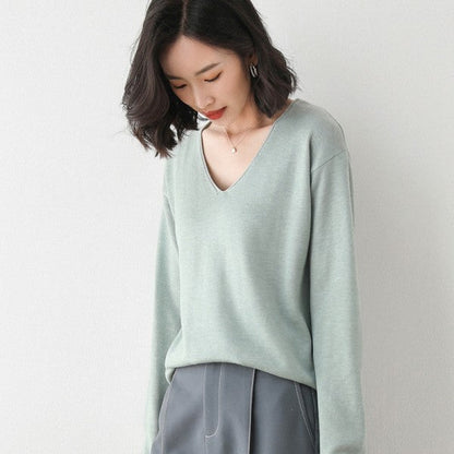 Fine Knit Jumper for Women with Round Neck Soft and Comfortable