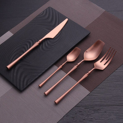 Bestekset geïnspireerd op het oude Egypte - elegant en duurzaam voor aan tafel