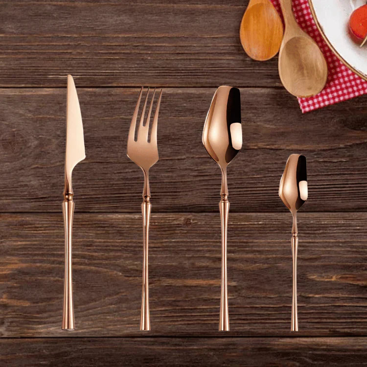 Bestekset geïnspireerd op het oude Egypte - elegant en duurzaam voor aan tafel