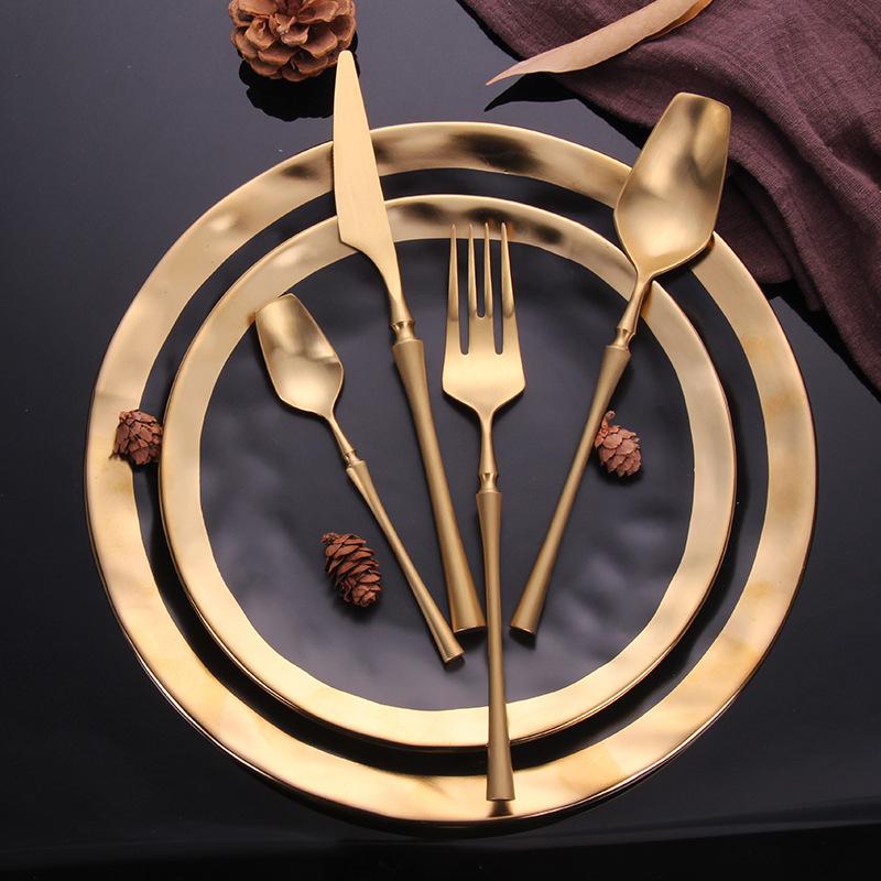 Bestekset geïnspireerd op het oude Egypte - elegant en duurzaam voor aan tafel