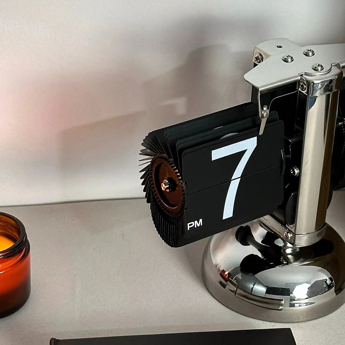 Elegant Flip Clock - Retro Design - Modern Time Display