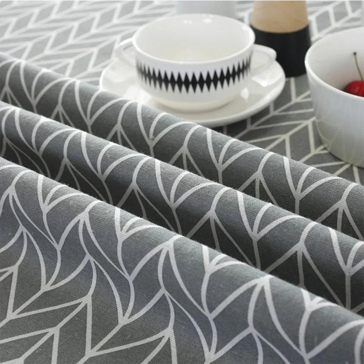 Round Tablecloth with Herringbone Pattern for Stylish Table Decoration