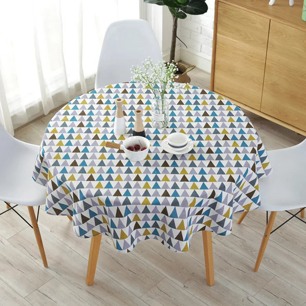 Round Tablecloth with Herringbone Pattern for Stylish Table Decoration