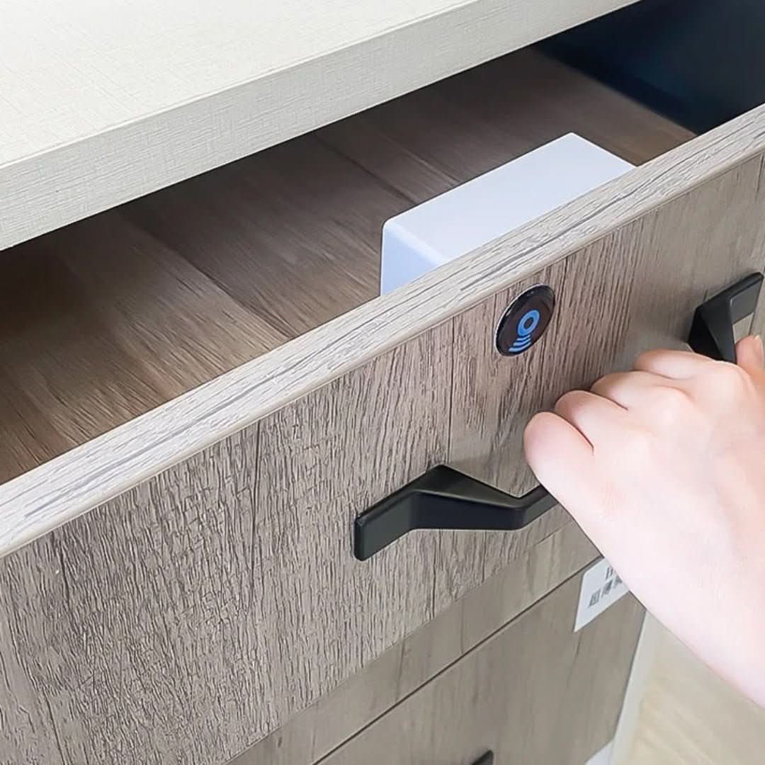 Cerradura electrónica - armario de madera con cajones