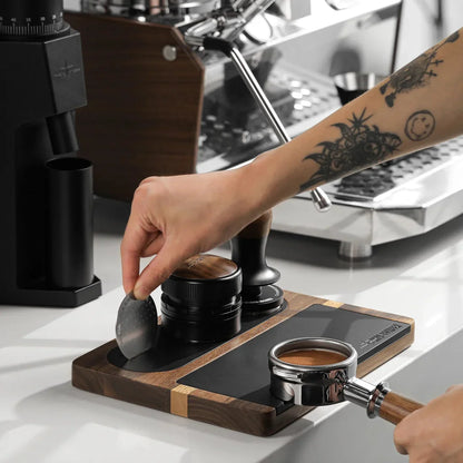 Stație de presare pentru espresso - Bază din lemn cu suport din silicon
