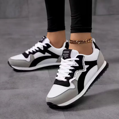 Low sneakers with striped pattern