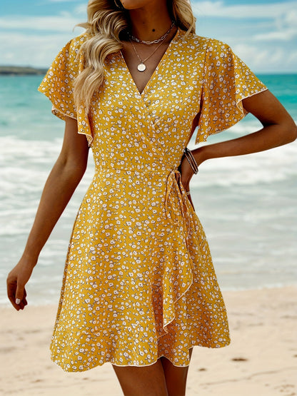 Leichtes Sommerkleid für Damen mit Blumenmuster und elegantem Wickeldesign
