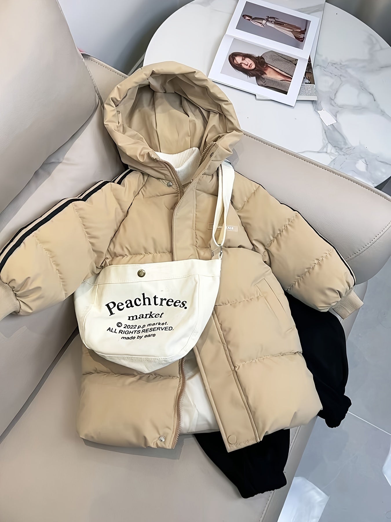 Die Winterjacke für Mädchen und Jungen mit gestreifter Schnürung und wattierter Jacke – Ollie