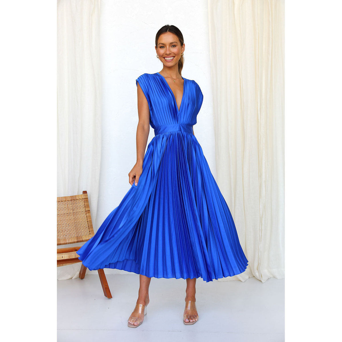 Ilse - Refined Pleated Midi Dress with V-Neck