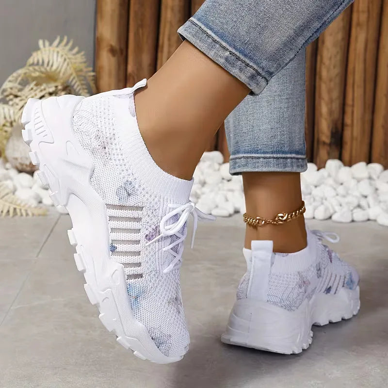 Low sneaker with butterfly print