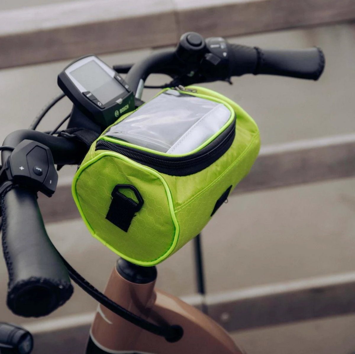 Praktická taška na bicykel na riadidlá s držiakom na smartfón a vodoodolným materiálom