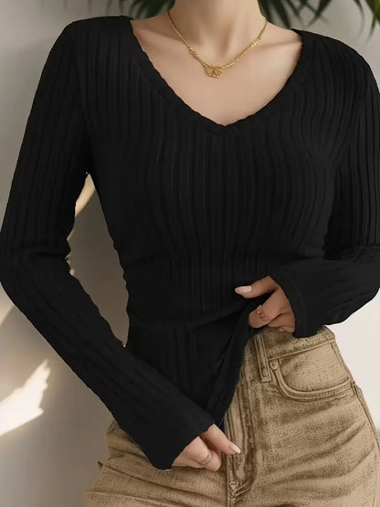 Long-sleeve with V-neck and ribbed texture