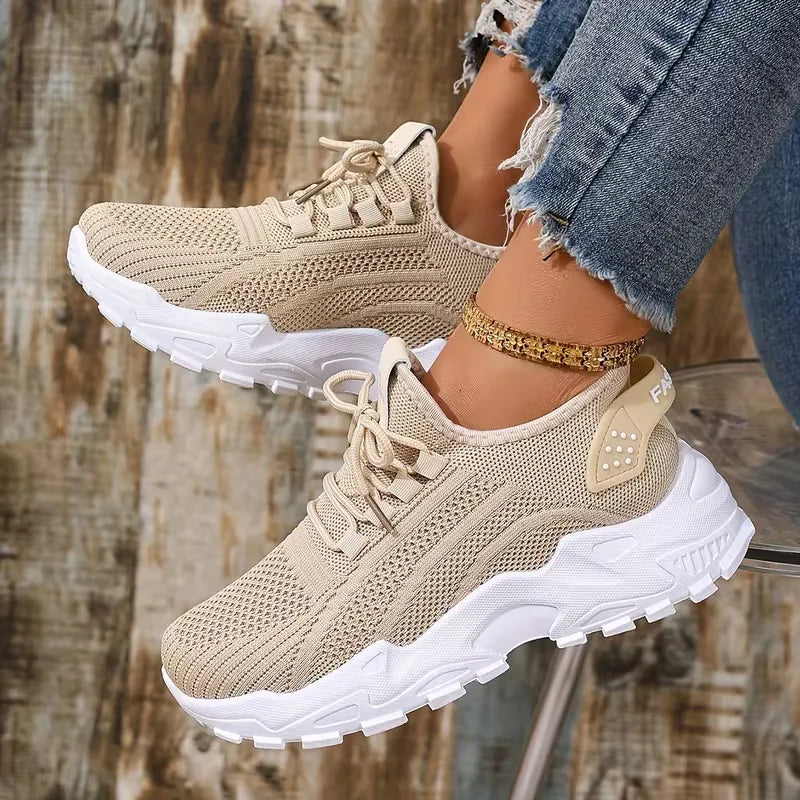 Low sneaker with mesh upper