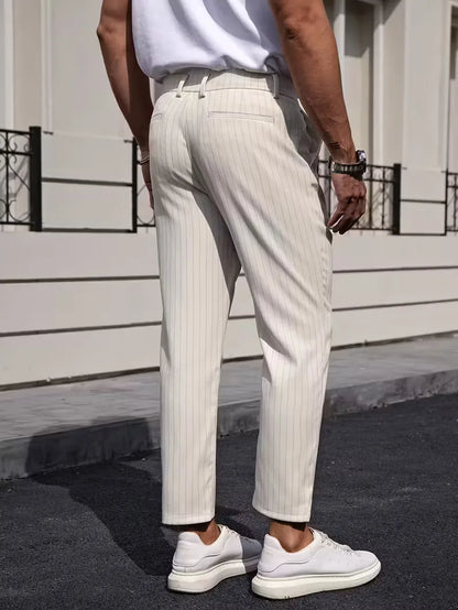 Pantalon slim à fines rayures