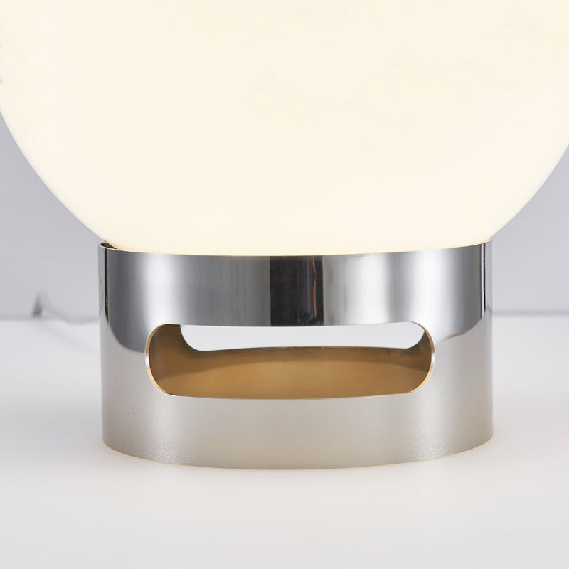 Einzigartige Tischlampe mit Glasschirm