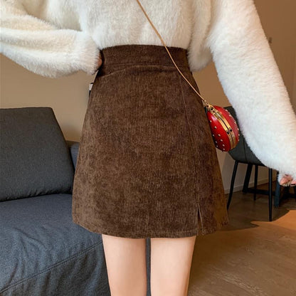 Stylish Mini Skirt with High Waist and Split Detail