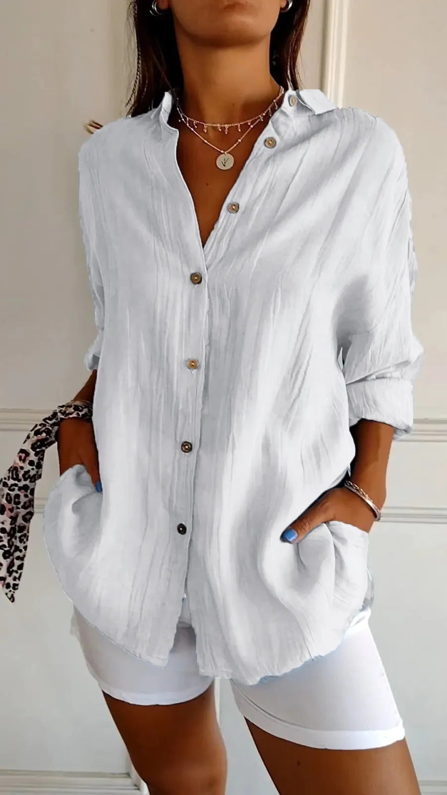 Bluse mit einfacher Falte und gekerbtem Kragen