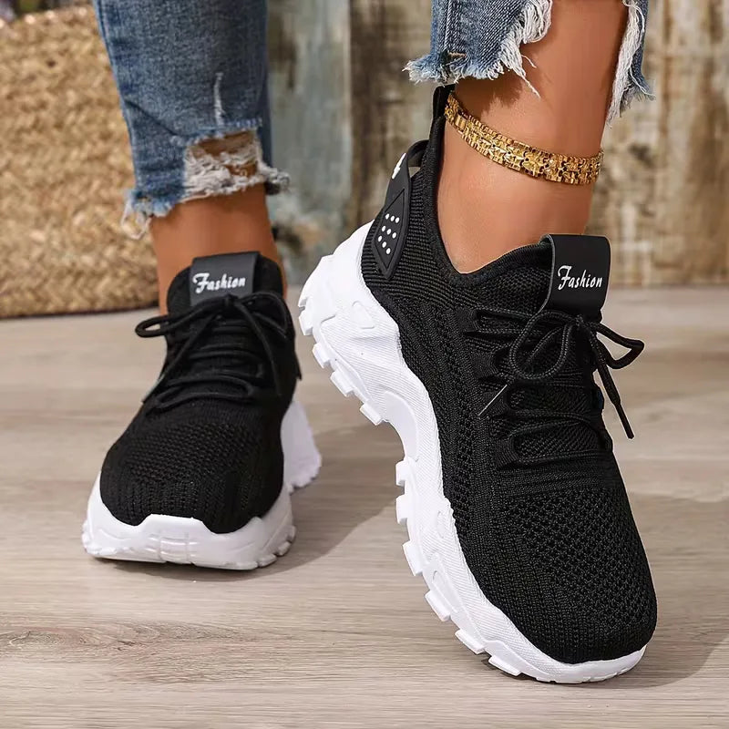 Low sneaker with mesh upper