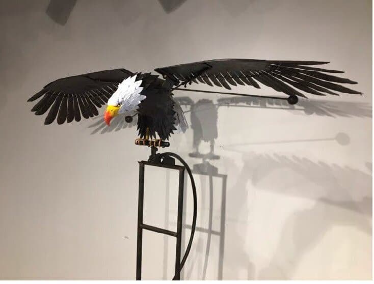 Metallinen lintutuulimylly - Koristeellisia puutarhakoristeita