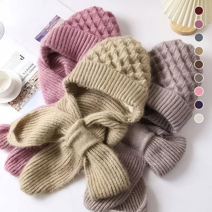 Knitted Winter Hat with Integrated Scarf – 2-in-1 Design