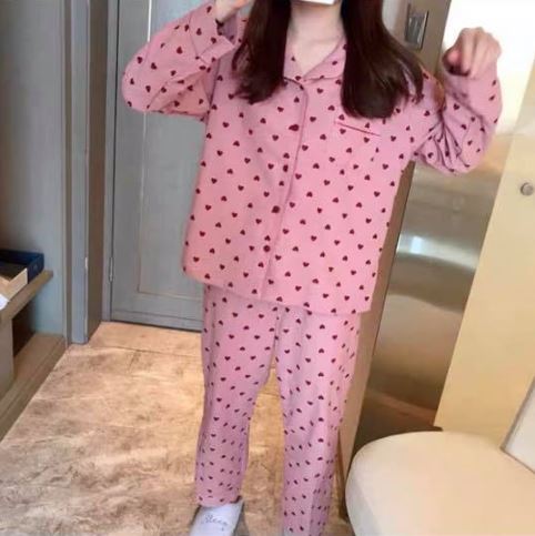 Soft Ladies' Two-Piece Pyjama Set with Heart Print and Button Closure