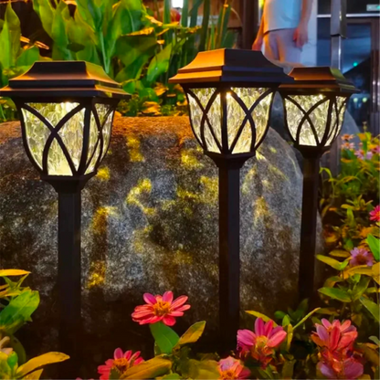 Lámparas solares de jardín con diseño de farol para una iluminación exterior ambiental y de bajo consumo