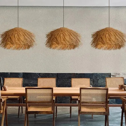 Lámpara colgante de ratán hecha a mano para crear un ambiente cálido y natural en casa