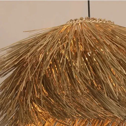 Lámpara colgante de ratán hecha a mano para crear un ambiente cálido y natural en casa