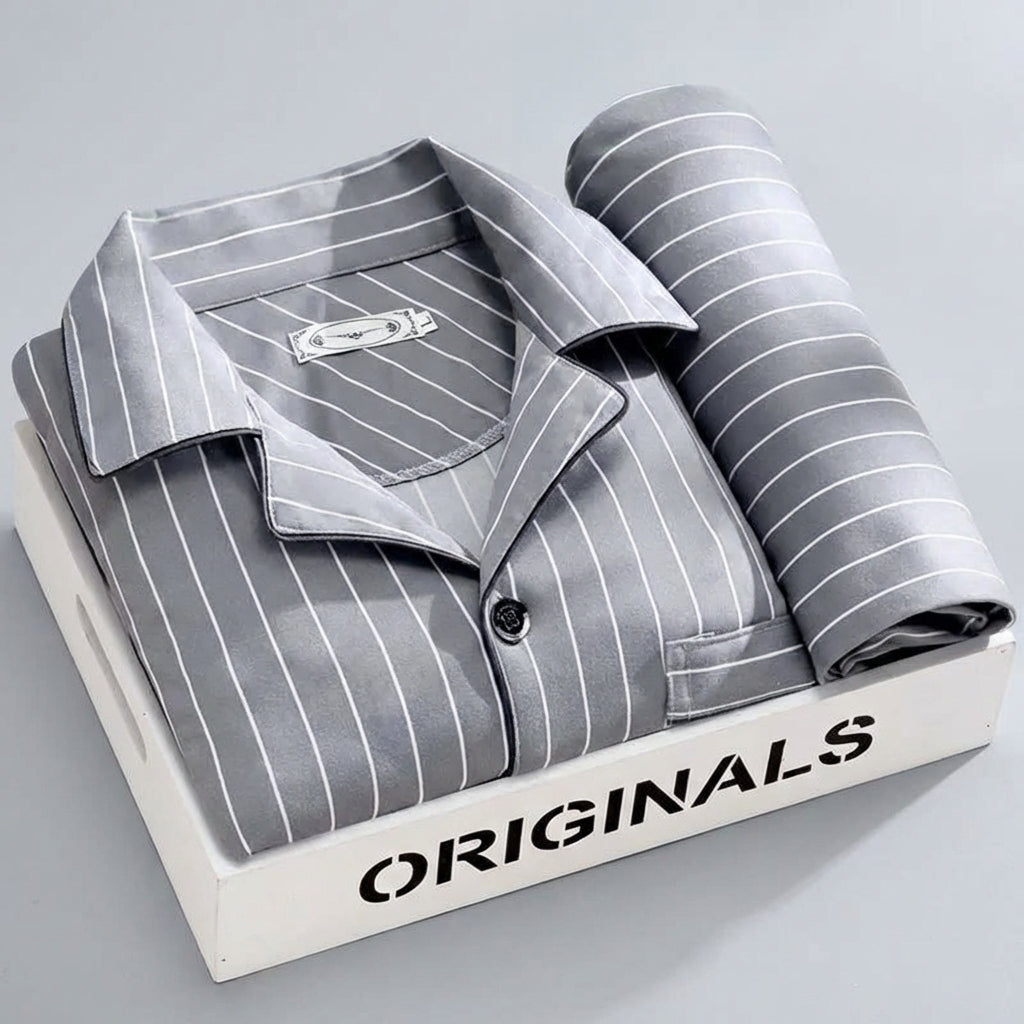 Pyjama set with shirt and button closure