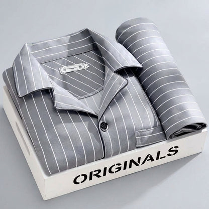 Pyjama set with shirt and button closure