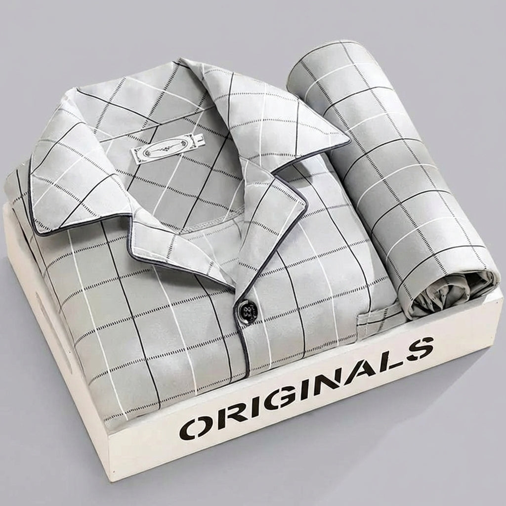 Pyjama set with shirt and button closure