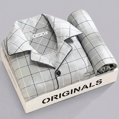 Pyjama set with shirt and button closure
