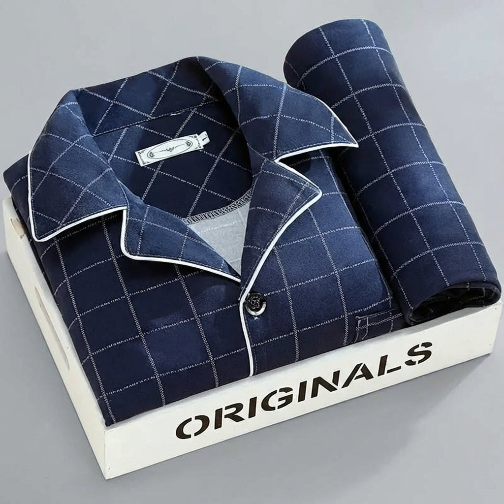 Pyjama set with shirt and button closure