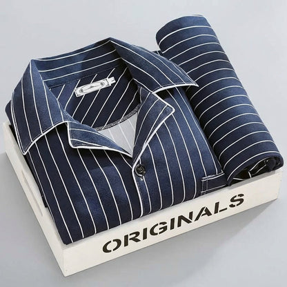 Pyjama set with shirt and button closure