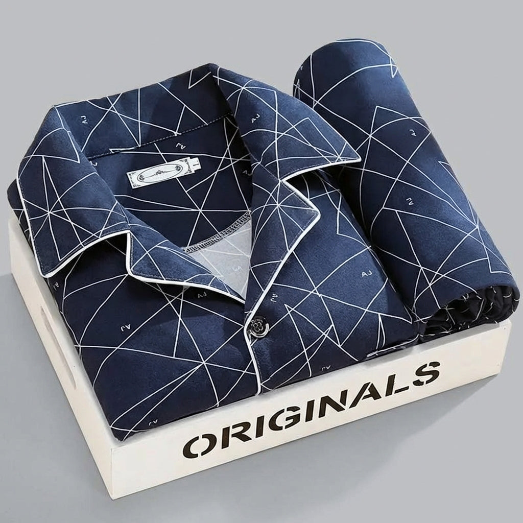 Pyjama set with shirt and button closure