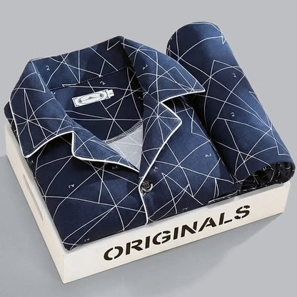 Pyjama set with shirt and button closure