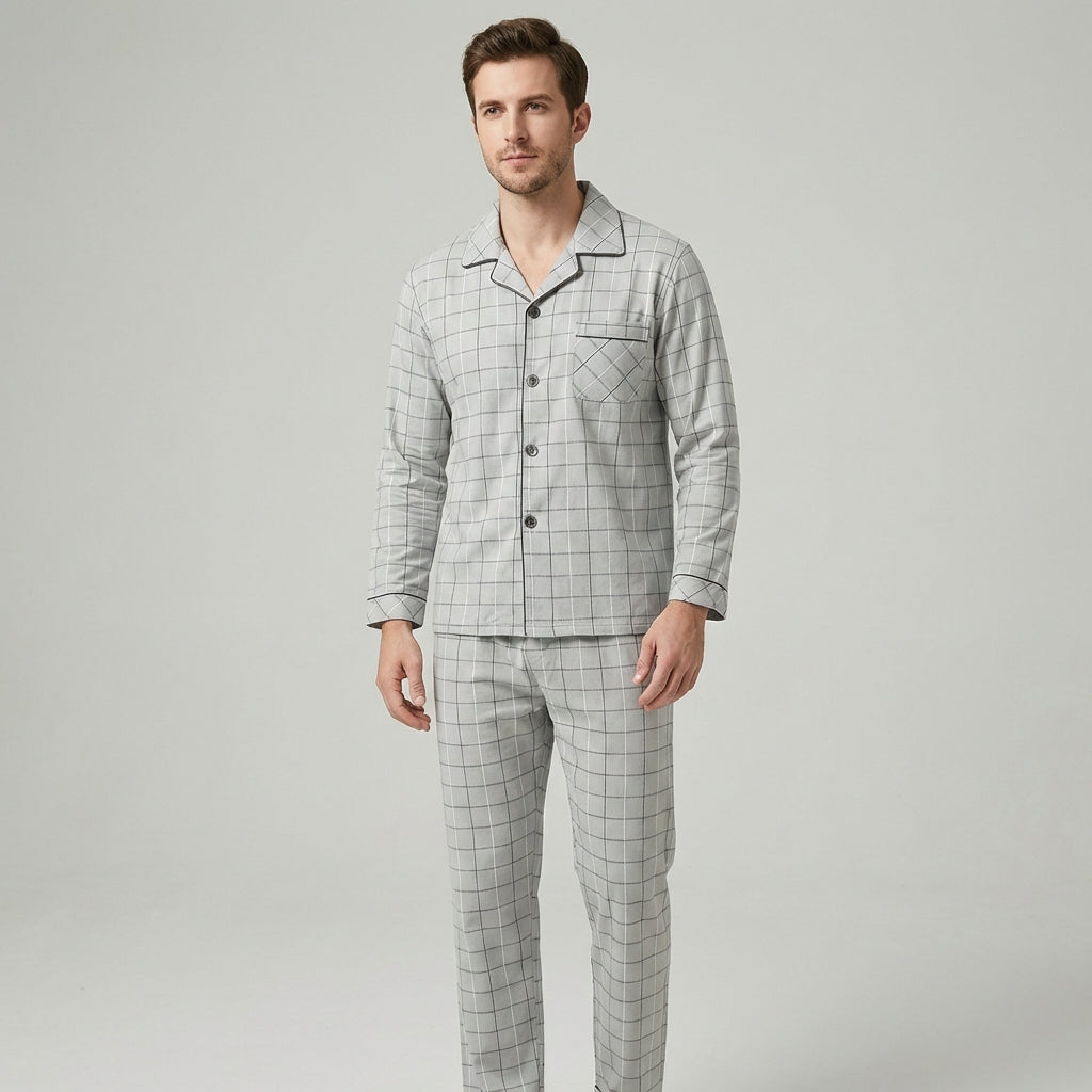 Pyjama set with shirt and button closure